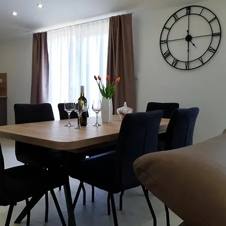 With Parking Space - 18045 特罗吉尔