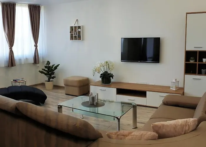 With Parking Space - 18045 特罗吉尔