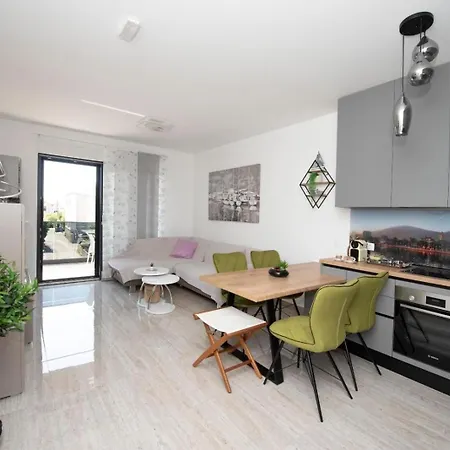 Apartment With A Parking Space - 24060 Trogir