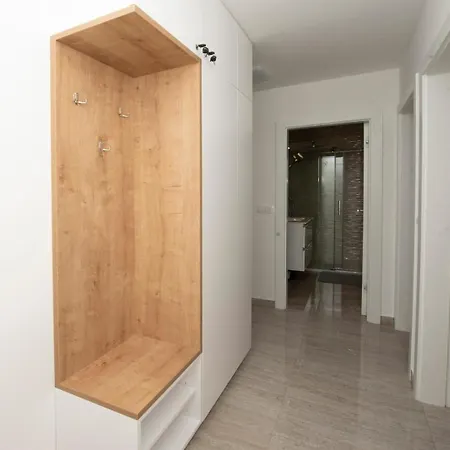 Apartment With A Parking Space - 24060 Trogir