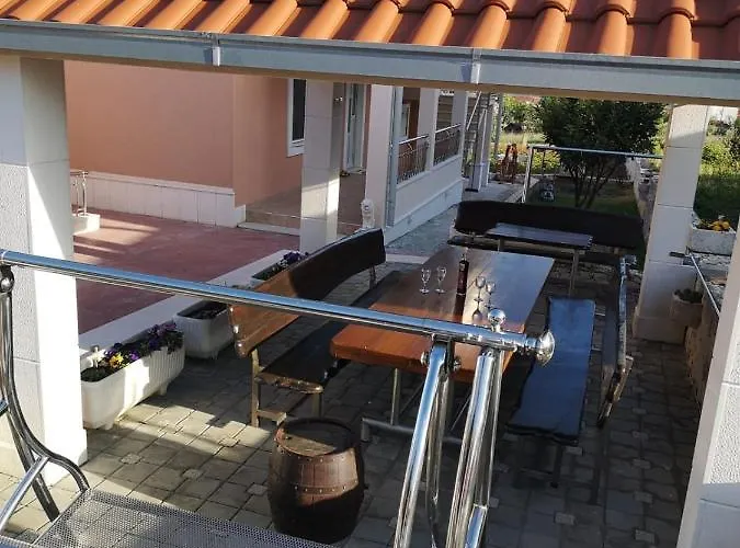 Apartament With Parking Space - 18045 Trogir